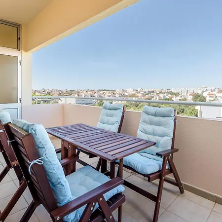 Modern & Bright 2 Bdr By Lovelystay Appartement