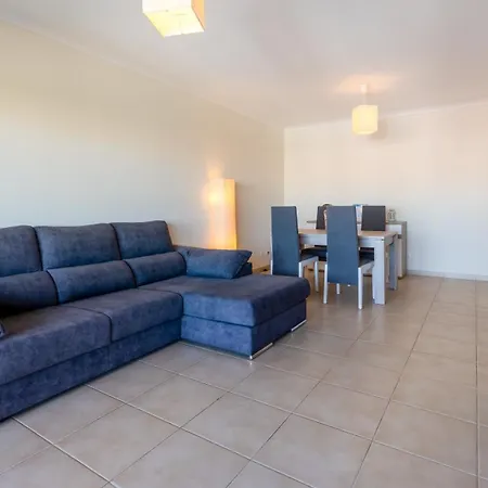 Modern & Bright 2 Bdr By Lovelystay *