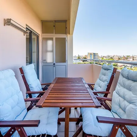 Modern & Bright 2 Bdr By Lovelystay Apartment