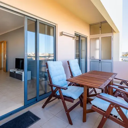 Modern & Bright 2 Bdr By Lovelystay *