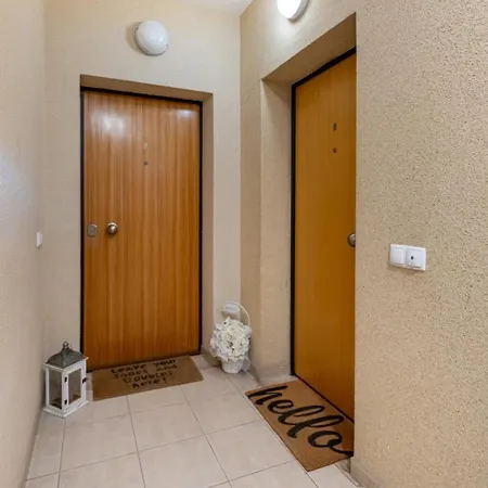 Apartament Modern & Bright 2 Bdr By Lovelystay